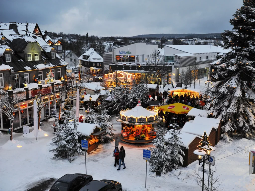 Kerstmarkt in Winterberg Sneeuwplezier Kerstkramen Gluhwein