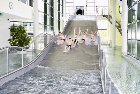 Zwemglijbanen voor jonge en oude kinderen in Winterberg